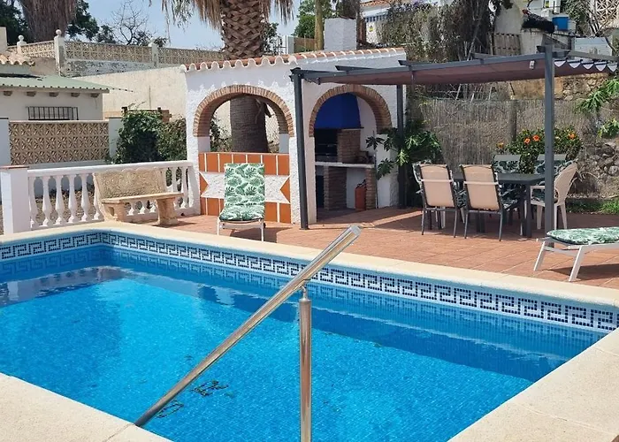 Casa Rural Los Llanos, piscina y barbacoa
